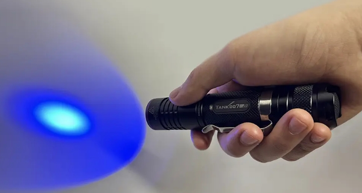 365nm-uv-flashlight-for-forensic-applications.jpg